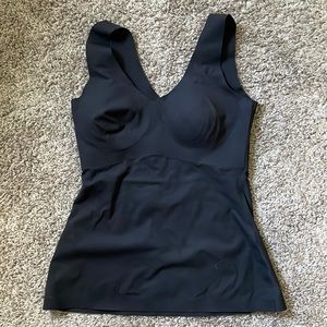 BRAND NEW Knix tank with built in bra